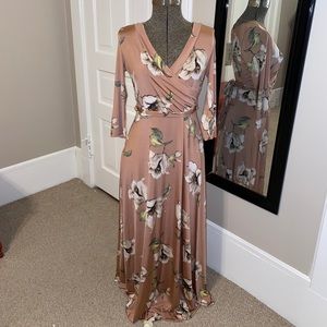 Super cute never worn long dress!! Great Condition